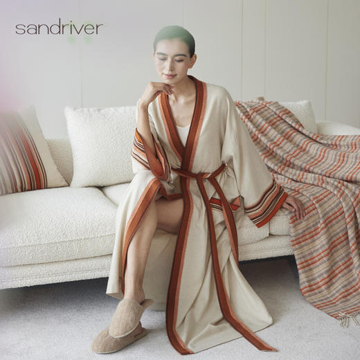 针梭相拼撞边睡袍SJF97W041N 商品图3