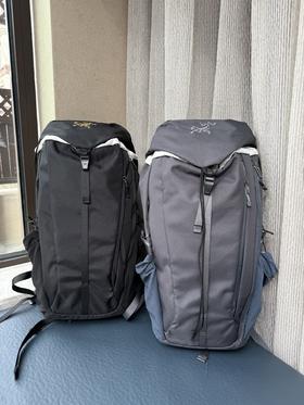 点此购买 始祖鸟轻装上阵Mantis 20升多功能双肩包 xj 311276