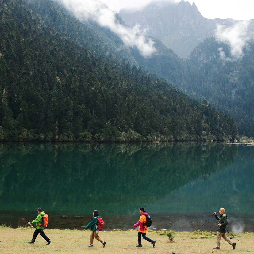 云南｜香格里拉无底湖一日徒步，远离尘嚣的香格里拉彩色湖泊秘境，高山湖泊、苔藓森林、草甸湿地！