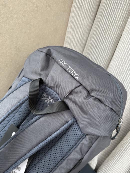 点此购买 始祖鸟轻装上阵Mantis 20升多功能双肩包 xj 311276 商品图13