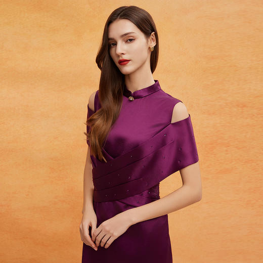 QF812斯尔丽2025春季新款新中式改良式披肩烫钻喜妈妈礼服连衣裙 商品图2