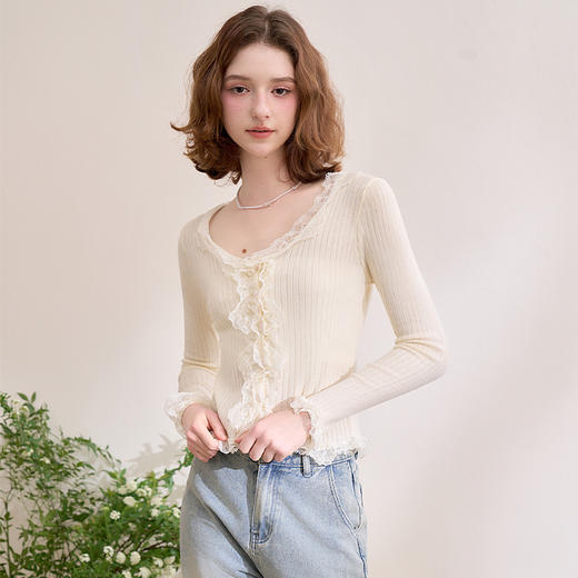 西遇蕾丝边针织开衫女新款坑条米白色v领短款长袖上衣D0050409 商品图2