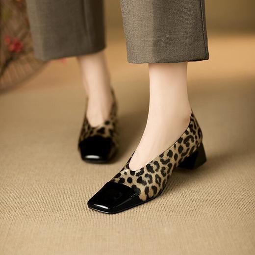 【预售5天】春季新款方头浅口粗跟豹纹拼接低跟平底单鞋MBJR&6856 商品图2