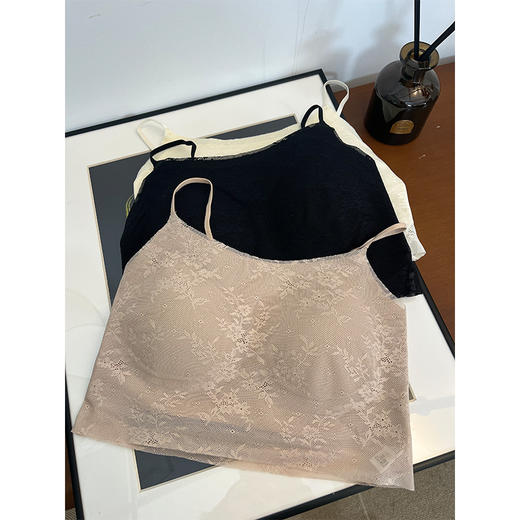 免穿文胸 蕾丝无痕贴合吊带 细腻柔软质感 半固定贴合设计 稳固承托 可调节肩带 商品图2