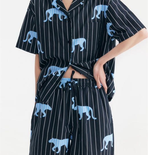 情侣款天丝棉长袖/短袖家居服 黑底蓝纹优雅豹子睡衣套装 商品图6