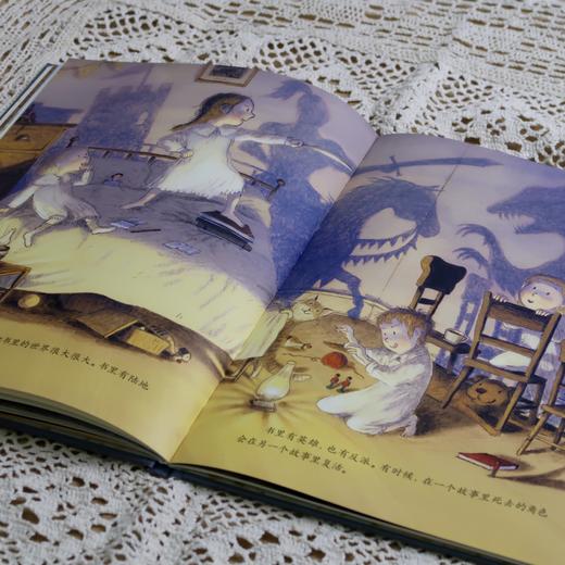 【9岁+】勃朗特姐妹的小小书  [加] 莎拉·奥莱莉 著 / [英] 布里奥尼·梅·史密斯 绘 徐如梦译 商品图4