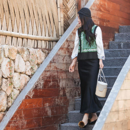 【林栖设计小店】（现货）优雅半身裙缎面复古法式百搭鱼尾修身显瘦气质2025春夏新品裙子女1952091 商品图4