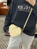 [爱心]超低好价，1250直邮到手Coach专柜款 Heart 19爱心盒子包，菱格纹设计，精致感满满，可以放下手机，奶油卡其色，尺寸约: 19*16*5cm 商品缩略图6