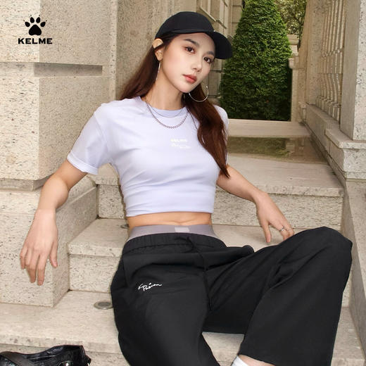 卡尔美新款马德里浪漫之境系列女士圆领短袖T恤 商品图3