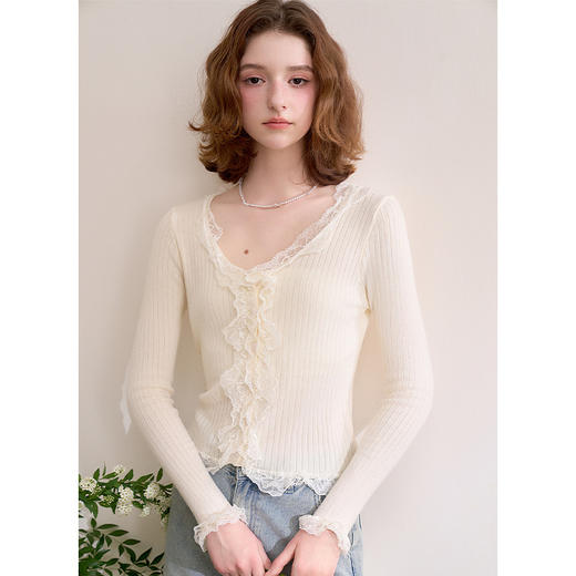 西遇蕾丝边针织开衫女新款坑条米白色v领短款长袖上衣D0050409 商品图4