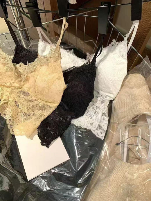 【全蕾丝美背性感文胸美背】深包容 底部承托十性感 不上窜，不跑位，满分胸型的秘密就是ta! 可拆卸挂脖巨百搭，蕾丝既能遮副乳，作为内搭露出也超美 商品图1