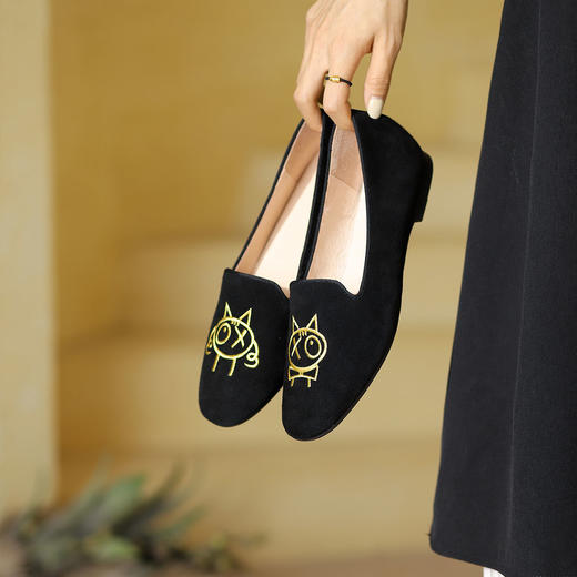 西村名物秋新款刺绣卡通玩趣定制女单鞋平底鞋豆豆鞋一脚蹬奶奶鞋T23AE36818 商品图4