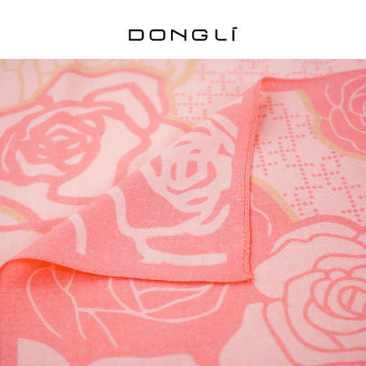 东黎 • 绒间玫瑰印花披肩90CM*90CM 5139 商品图6