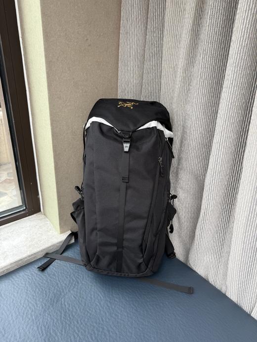 点此购买 始祖鸟轻装上阵Mantis 20升多功能双肩包 xj 311276 商品图6