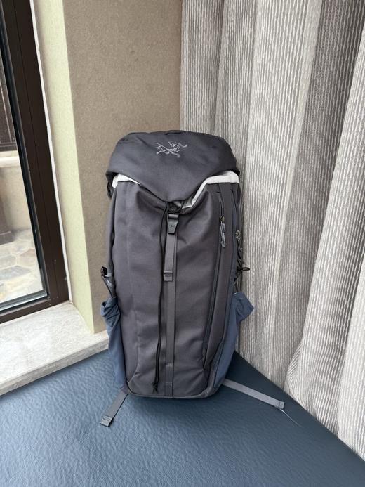 点此购买 始祖鸟轻装上阵Mantis 20升多功能双肩包 xj 311276 商品图9