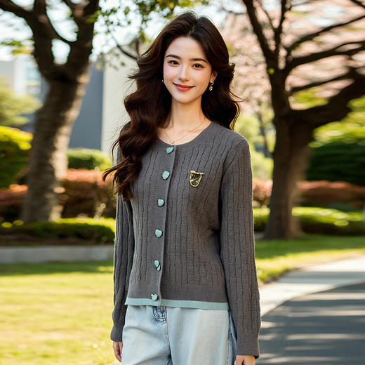 奢姿大码女装2025春季减龄链条时尚针织衫胖妹妹爱心扣百搭上衣9651621559 商品图1