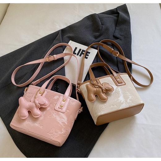 回头率超高【BFAG.Profit高级感小众撞色水桶包】 轻盈但巨能装颜值天花板了吧 妥妥不撞款ソ颜色高级 搭配衣服也很百搭ソ超显品位不撞包! 实用性 一百分!! 商品图3