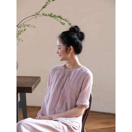 牧衣游原创100支精细新疆棉手工刺绣炒色套头衫轻薄复古上衣 梅酿 商品图2