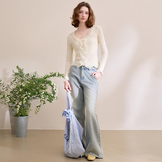 西遇蕾丝边针织开衫女新款坑条米白色v领短款长袖上衣D0050409 商品图1