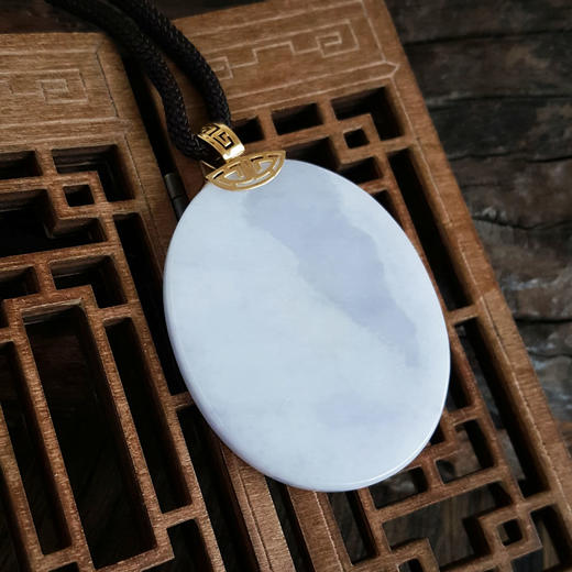 【天然正品】AU750黄金镶天然糯种平安无事牌紫罗兰翡翠吊坠59.1*40.8*5.2MM（皆取最大值）中性款现售价：2380！070325AH36 商品图6