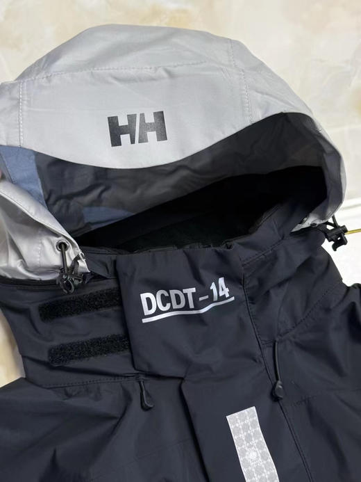 正品日版海丽汉森联名款冲锋衣，超级重工，硬件堆满
尺码 S-XXL 商品图4