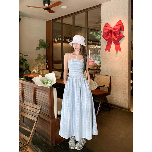 <曾小咸推荐>蓝白格吊带长裙收腰显瘦连衣裙 商品图0