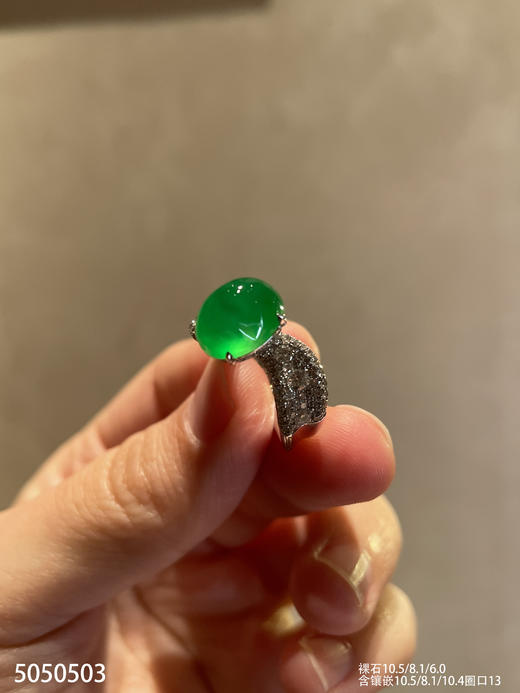 玻璃种艳绿蛋面戒指【5050503】具体价格微信咨询 商品图2
