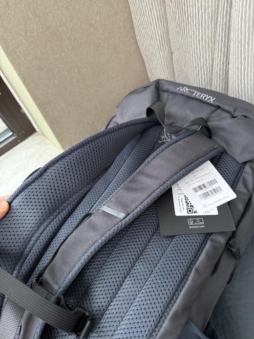 点此购买 始祖鸟轻装上阵Mantis 20升多功能双肩包 xj 311276 商品图14