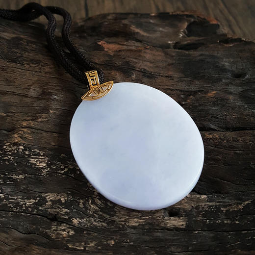 【天然正品】AU750黄金镶天然糯种平安无事牌紫罗兰翡翠吊坠59.1*40.8*5.2MM（皆取最大值）中性款现售价：2380！070325AH36 商品图2