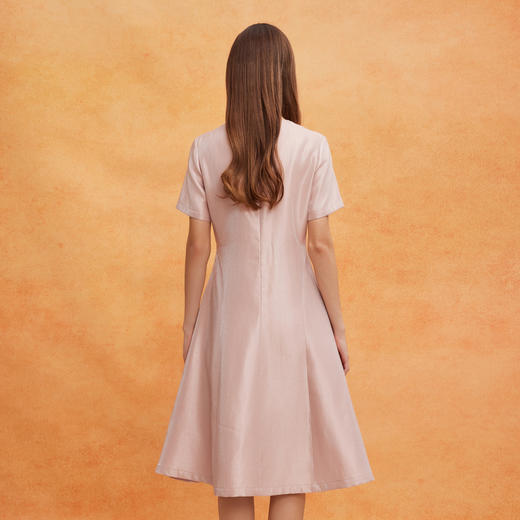 QF815斯尔丽2025新款法式浪漫优雅丝毛小礼服收腰放摆配胸针连衣裙 商品图1