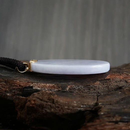 【天然正品】AU750黄金镶天然糯种平安无事牌紫罗兰翡翠吊坠59.1*40.8*5.2MM（皆取最大值）中性款现售价：2380！070325AH36 商品图5