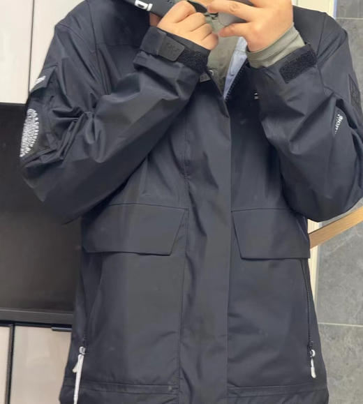 正品日版海丽汉森联名款冲锋衣，超级重工，硬件堆满
尺码 S-XXL 商品图9