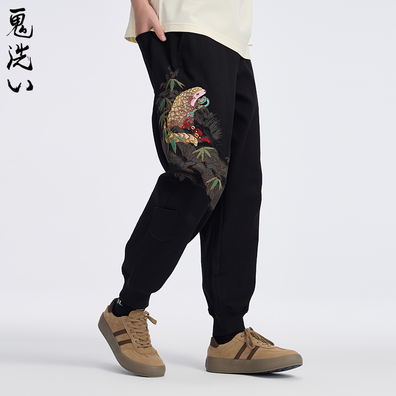 ONIARAI/鬼洗25春夏泥棒蓝如意鲮鲤绣花宽松男士针织裤 N540169