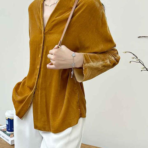 顺丰包邮洛诗琳14554春季新款复古修身显瘦真丝丝绒V领衬衫1169 商品图1