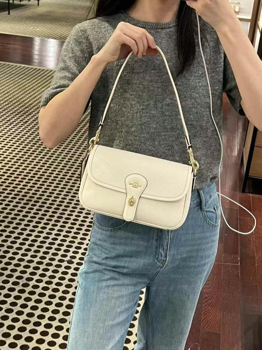 🎁新款上市，1599直邮到手Coach Kailey女士腋下包，简约又实用的一款，荔枝纹牛皮材质，轻便大容量，手提/斜挎都🉑23*14*9cm 商品图6