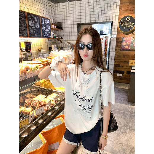 <曾小咸推荐>慵懒宽松白色字母贴钻短袖T恤 商品图0