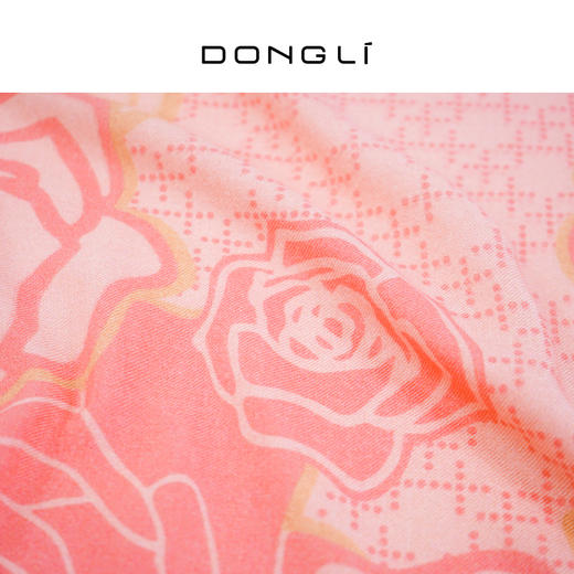 东黎 • 绒间玫瑰印花披肩90CM*90CM 5139 商品图3