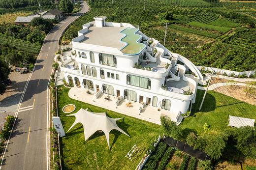 【团建优选-蒲江242号院】7999元=13房云朵城堡民宿，明月村，享超大花园草坪、带地暖、扎染&陶艺、清凉漂流、采茶等项目hzsly 商品图0