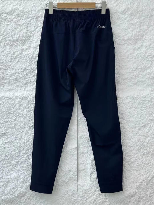 正品 哥伦比亚户外 弹力透气长裤
弹力速干面料版型挺括，不挑年龄必入款  ，松紧裤腰吸汗速干户外登山裤 小腿处饰有品牌字母logo，不失单调

黑色藏蓝 尺码 mlxlxxl 商品图4