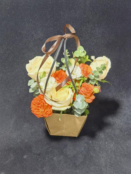情语花艺【春风有信】香槟玫瑰3朵+橙芭比 见面小花盒 混搭鲜花（17点前订单当天送达，可备注送货时间） 商品图2