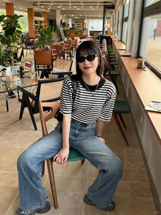 中性风黑白条纹棉麻短袖T恤 高舒适麻棉条纹上衣 ​有一定厚度 透气不闷 柔棉与汉麻混纺的新型面料 宽松直筒版型 这肉显瘦 经典条纹微落肩设计 简约复古 商品图2