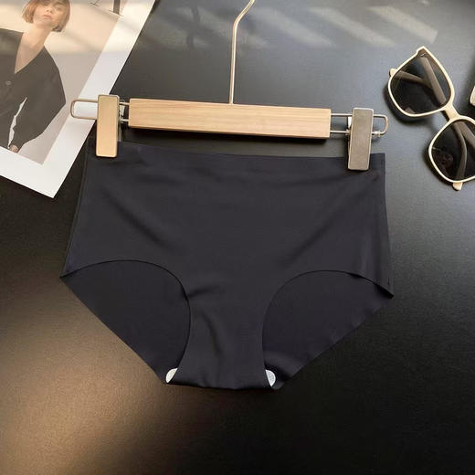 外贸原单正品，全新礼盒包装露露女士内裤,高档无痕内裤，一盒4条装!!
尺码M L XL 商品图6