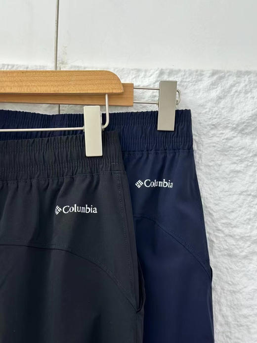 正品 哥伦比亚户外 弹力透气长裤
弹力速干面料版型挺括，不挑年龄必入款  ，松紧裤腰吸汗速干户外登山裤 小腿处饰有品牌字母logo，不失单调

黑色藏蓝 尺码 mlxlxxl 商品图7