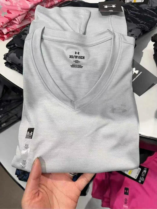 💰399/任意两件💥安德玛女士V领速干短袖T恤，速干衣采用ISO-CHLL的冰感面料，让你在运动中保持干爽舒适～ 商品图4