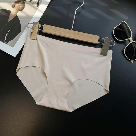 外贸原单正品，全新礼盒包装露露女士内裤,高档无痕内裤，一盒4条装!!
尺码M L XL 商品图9