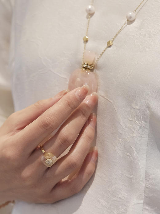 MELI&MOLI |芙蓉石大号扁圆吊坠粉晶珍珠间隔毛衣链—五行之火 商品图2