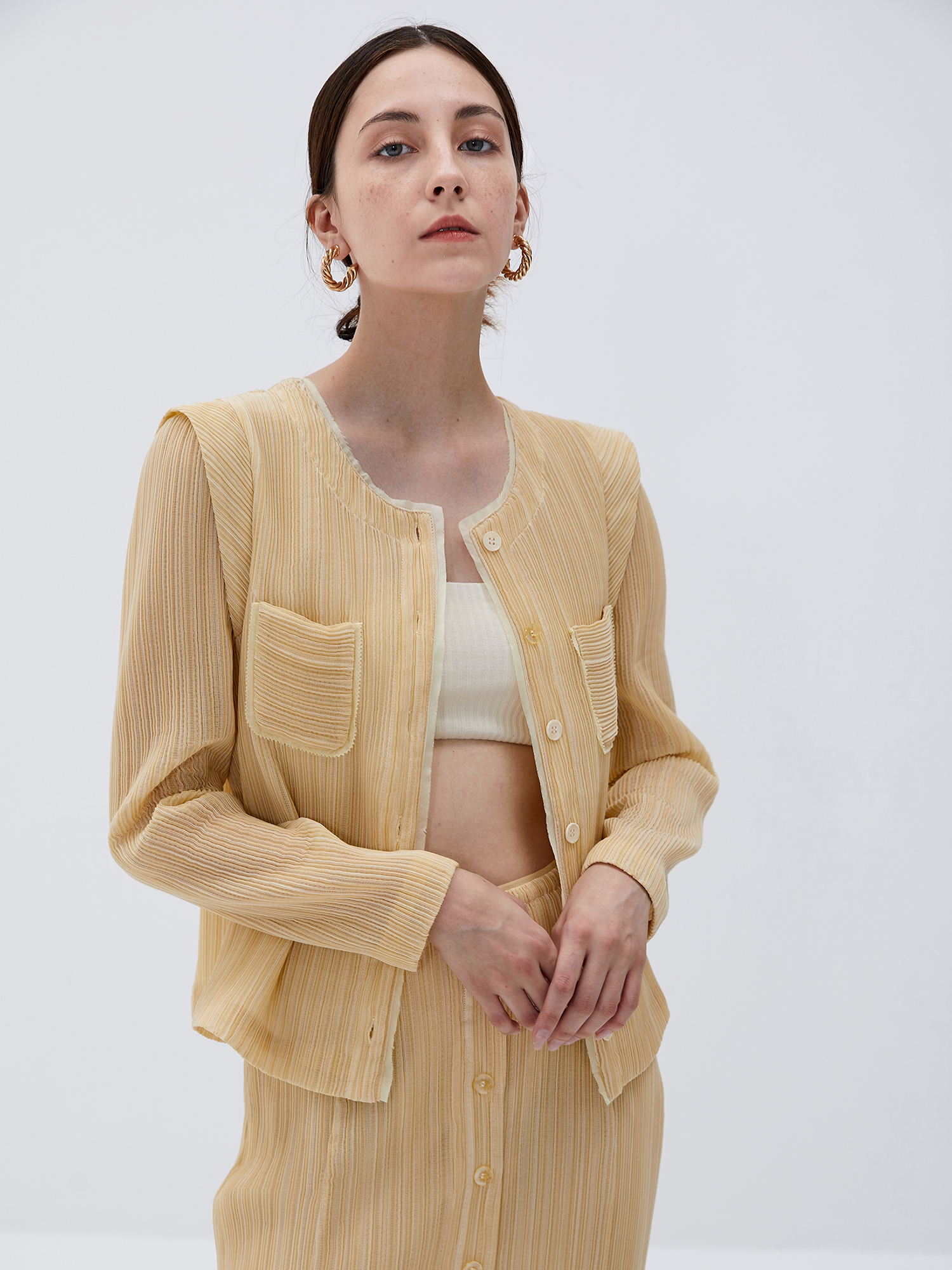 褶皱手工肌理面料淡黄色/浅绿色套装