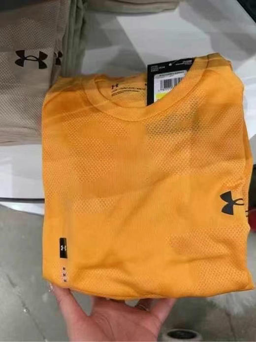 男士💰399/任意两件💥安德玛男款速干圆领短袖T恤，速干衣采用ISO-CHLL的冰感面料，让你在运动中保持干爽舒适～ 商品图2