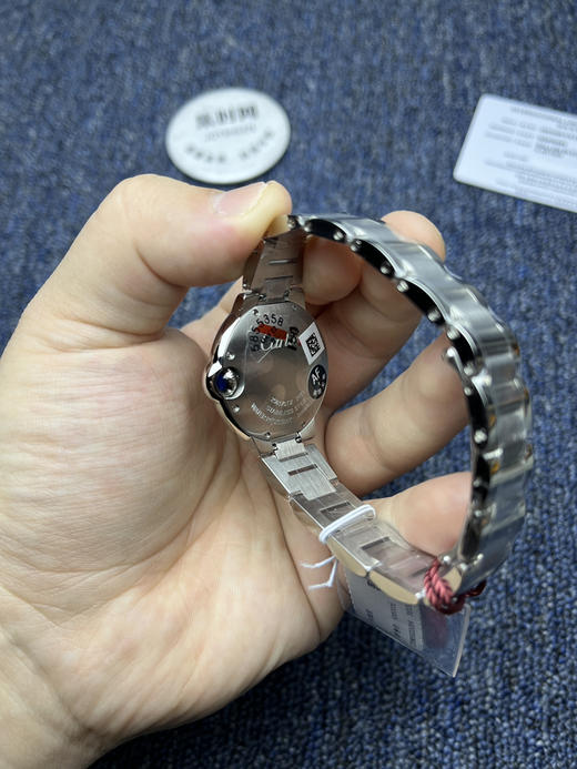 AF卡地亚蓝气球系列 中号33mm 冰蓝面 女士腕表 商品图5
