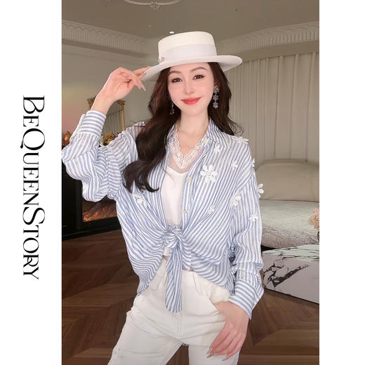 余潇潇【海岸阳光】2025春装新款精致立体花朵欧若风翻领条纹衬衫女 商品图2